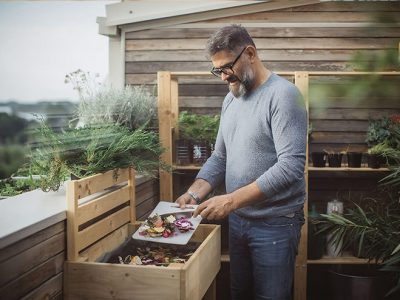 Produza adubo orgânico em sua residência aproveitando os restos de alimentos!